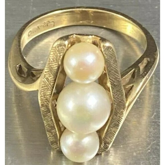 VTg Ring 10KYellow Gold4.7gr Three Pearl Row Ring Open Work Band Size 6